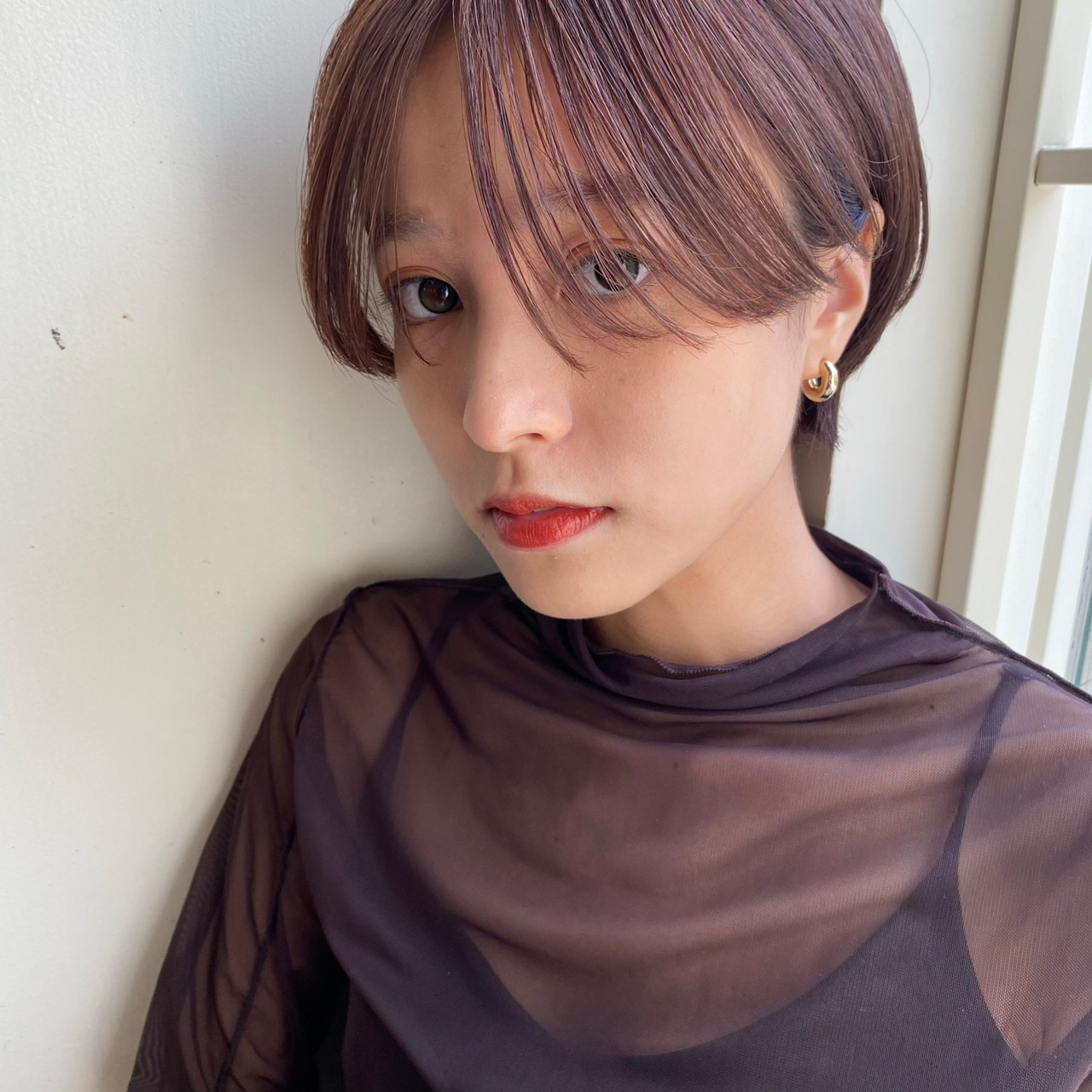 ピンクブラウンカラーで楽しむハンサムショート